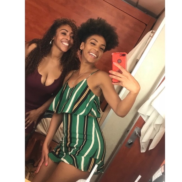 LUSH popover romper- Great condition - Picture 2 of 6